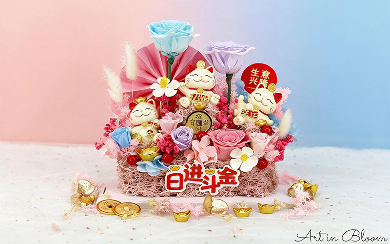 pastel-maneki-neko-lucky-cat-flower-basket